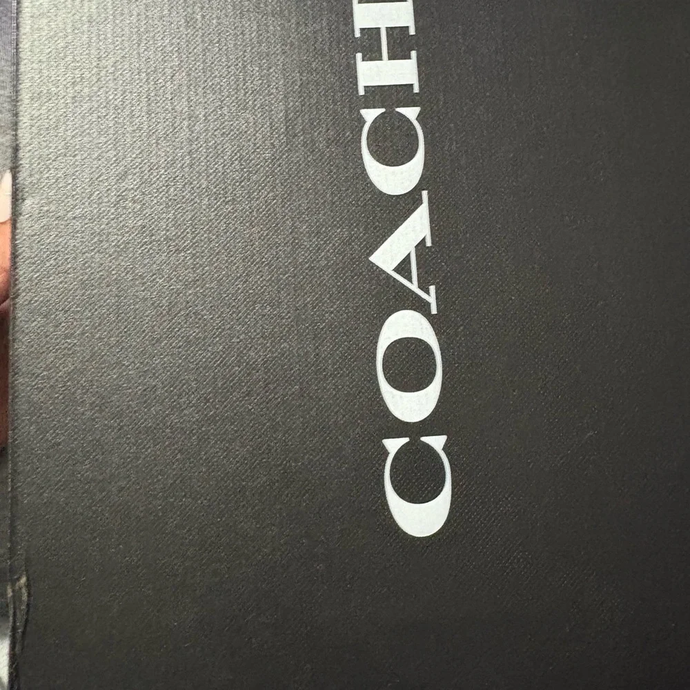 Coach - Picture 5 of 11